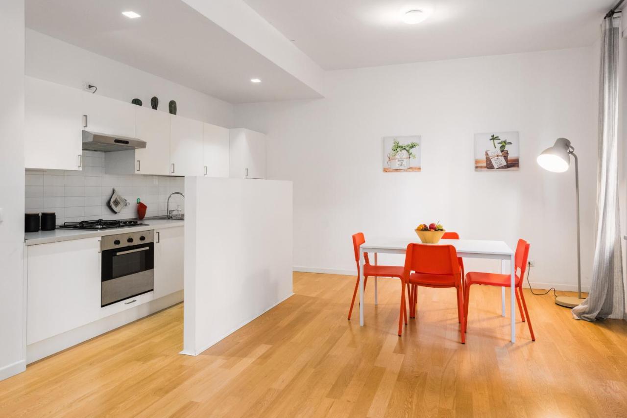 Flats4Rent Delia Apartment Verona Bagian luar foto